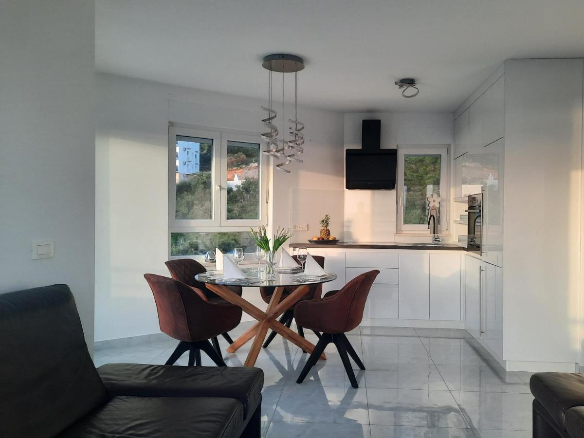 Apartment Anny De Luxe With Sea View Makarska Dış mekan fotoğraf